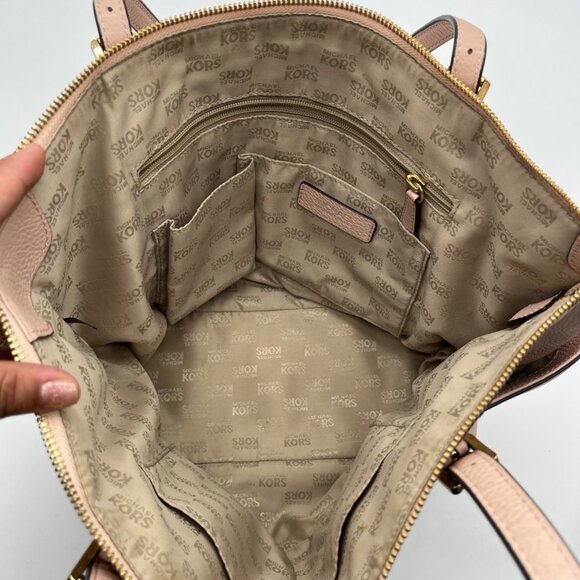 Michael Kors Light Pink Pebbled Leather Jet Set Tote & Wristlet - Picture 10 of 12